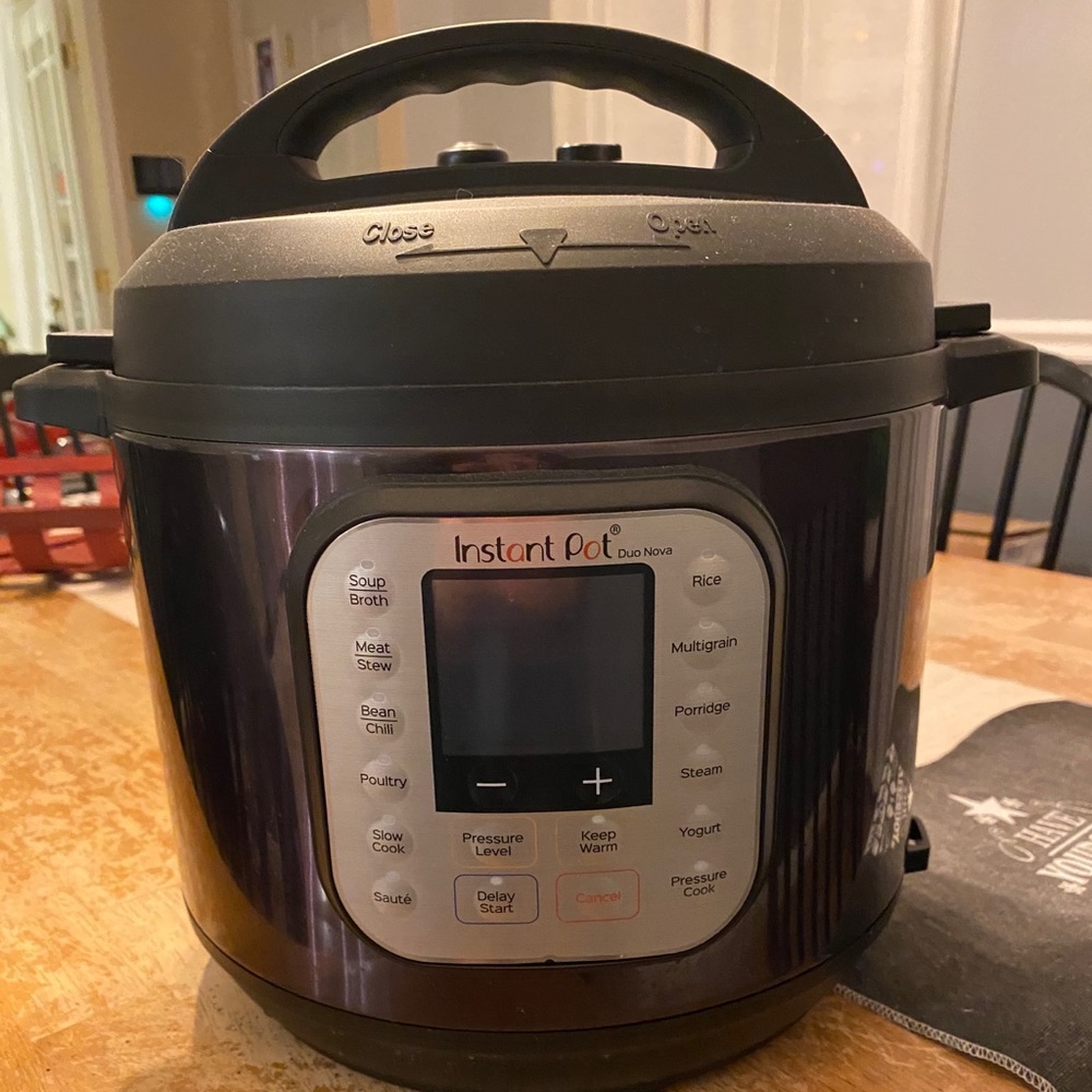 Insta Pot Duo with all shown items included